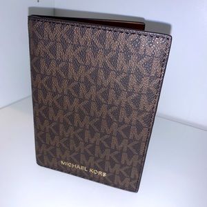 Michael Kors Wallet/Passport Holder Jet Set Wallet